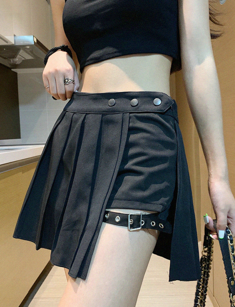 Buckle Slit Pleated Skirt